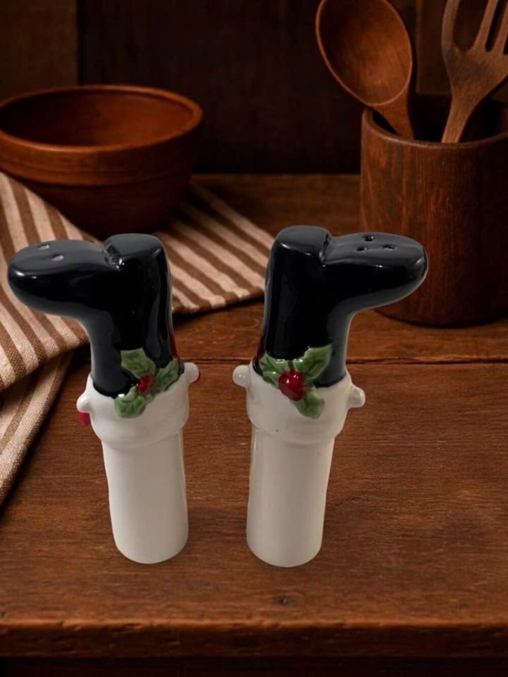 Vintage Santa Chimney Salt Pepper Shakers Rocking Nodder Boots Christmas Ceramic - Picture 4 of 6